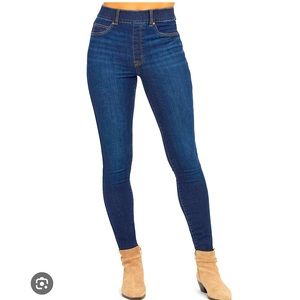 Spanx Ankle-length Skinny Jeans. Size M